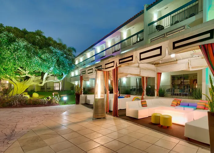 Atrium Orange CountyAirport Hotel